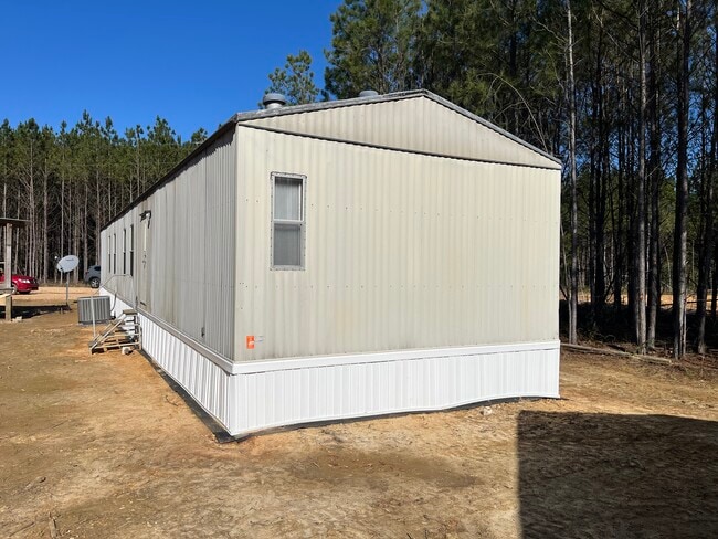 Building Photo - 1996 Fleetwood Lot 10