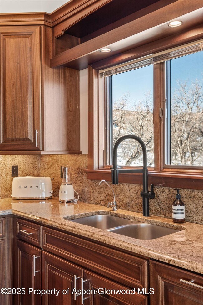 Building Photo - 2227 Juniper Hill Rd