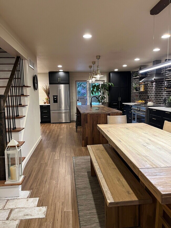 Building Photo - 10739 E Crestridge Cir