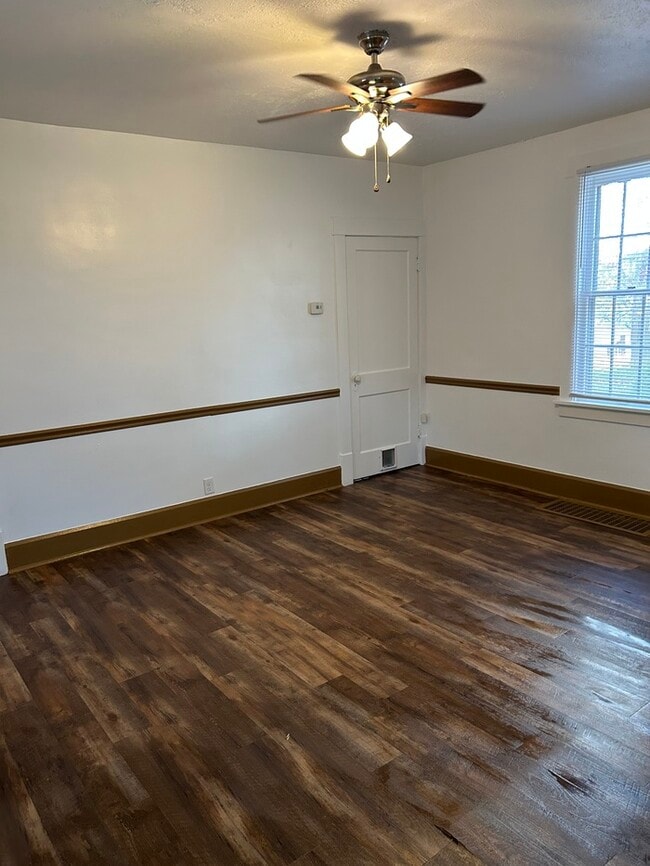 Building Photo - 1910 1st St