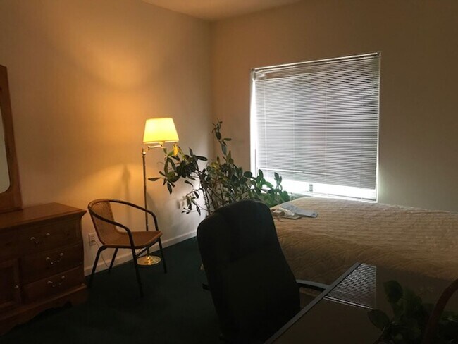 Building Photo - Very nice 2 bedroom 2 bathroom condo at Mountain Gate II.