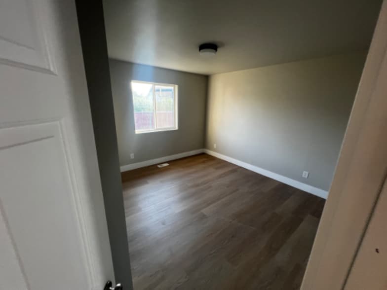 Building Photo - 2141 Teal Dr