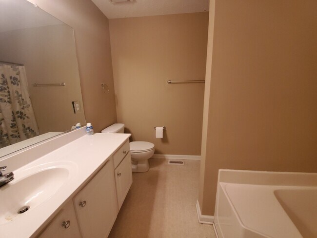 Building Photo - 426 Northview~ Sunset Ridge