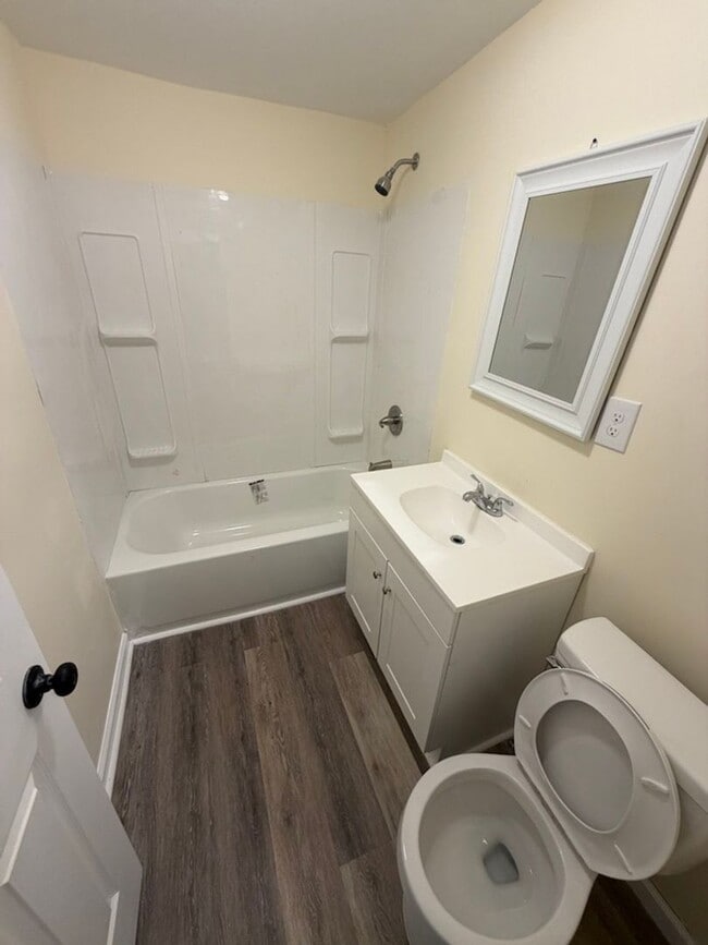 Building Photo - Single Family Home - Now available!