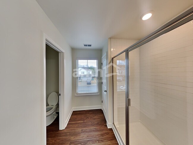 Building Photo - 4502 Tarpon Dr