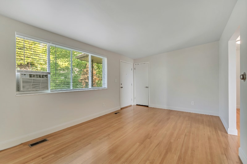 Building Photo - 475 N St E