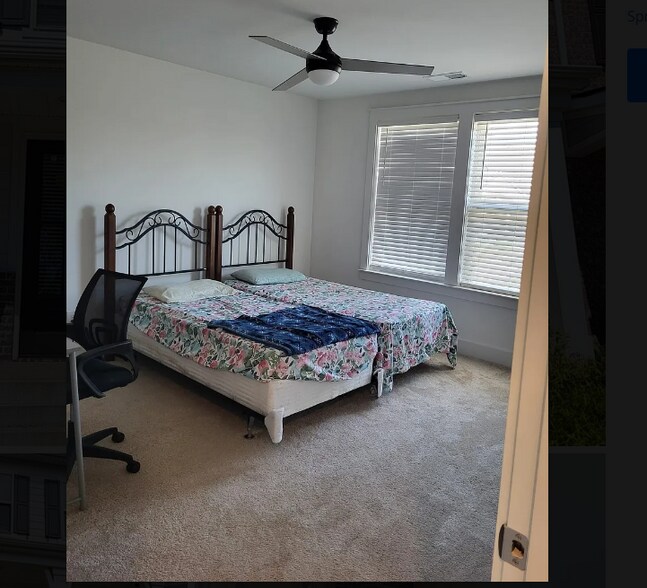 Building Photo - 372 Hammock Ln