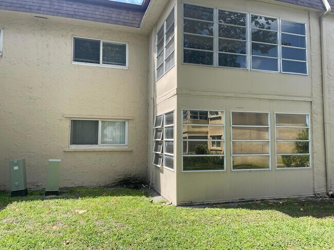 Building Photo - 770 Lori Dr