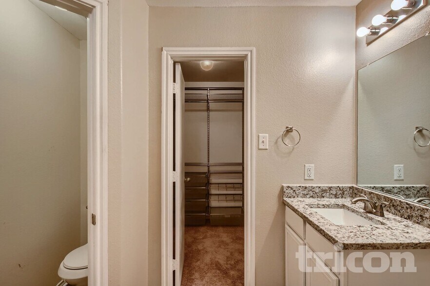 Building Photo - 712 Locustberry Dr