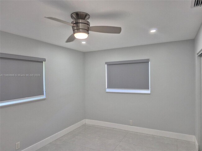 Building Photo - 4010 N Circle Dr