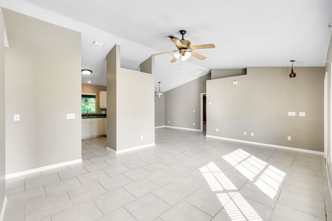 Building Photo - Your Next Home Is Here – 3BR/2BA in San Ca...