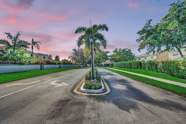 Building Photo - 2901 Dorchester Ln