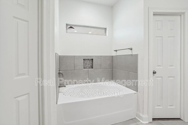 Building Photo - 7744 Cedar Trail Dr