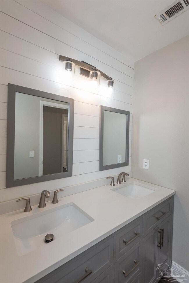 Building Photo - 8238 Li Fair Dr