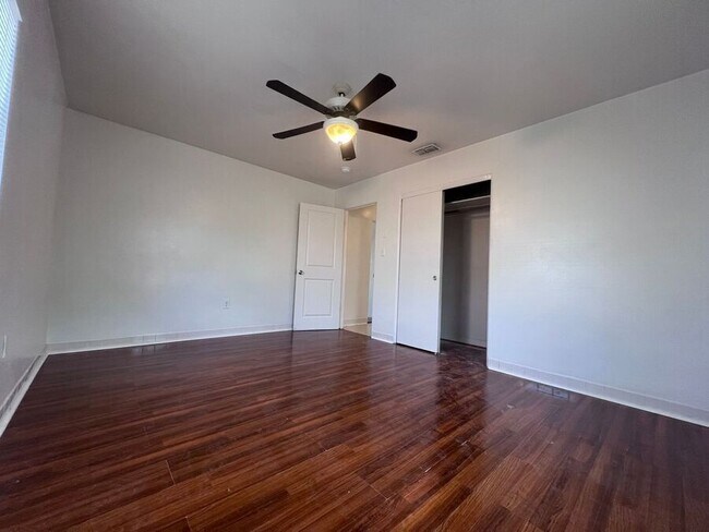 Building Photo - 2525 Maple Ave