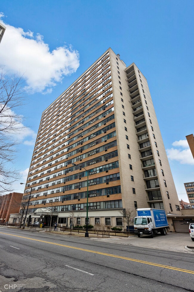 Primary Photo - 6030 N Sheridan Rd