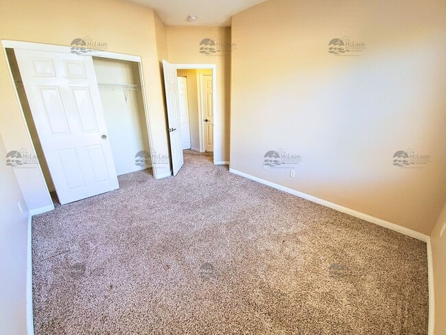 Building Photo - Fantastic Town home off of 76 with A/C.