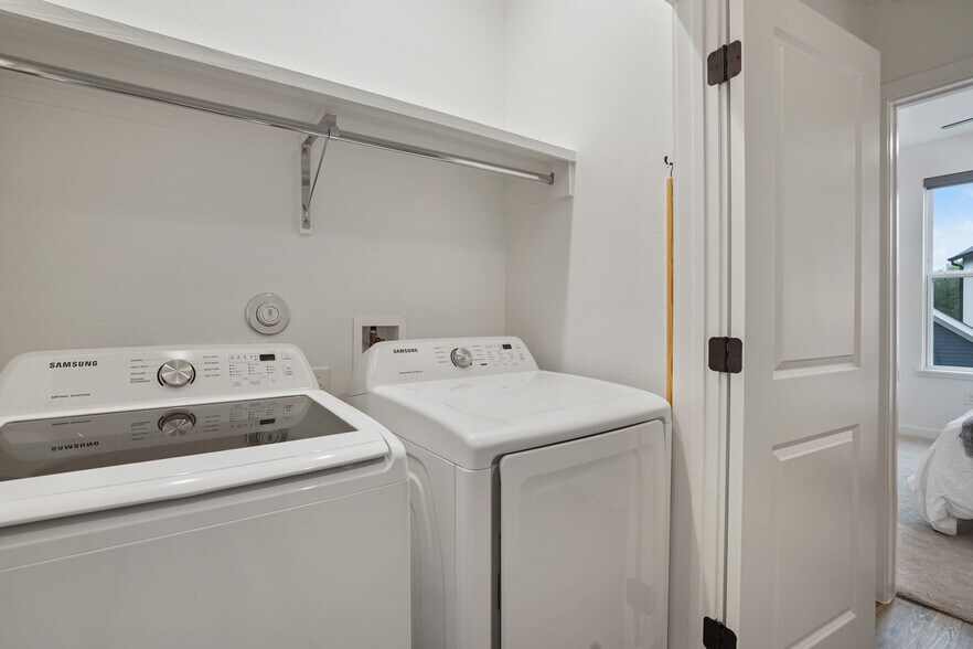 Building Photo - 3809 Valley View Rd