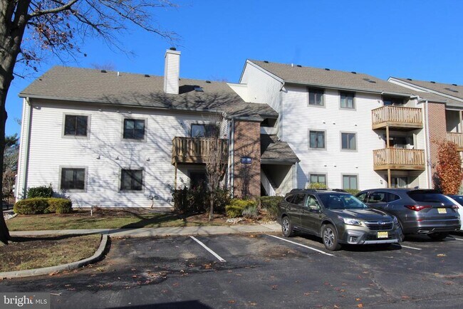 Building Photo - 2002 Ravens Crest Dr