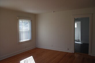 Building Photo - 793