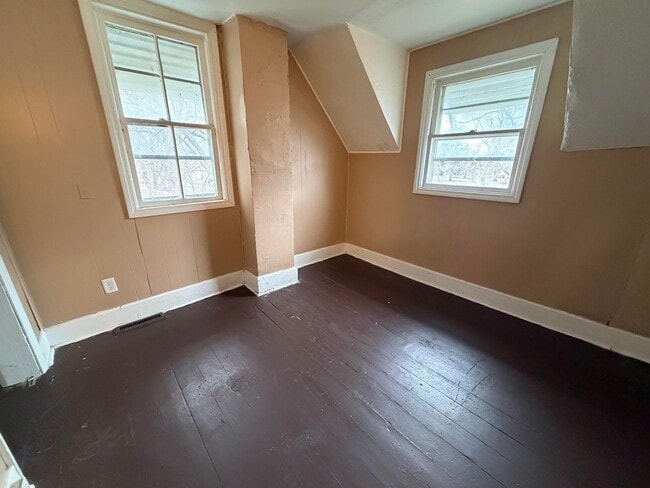 Building Photo - 607 Hazel-