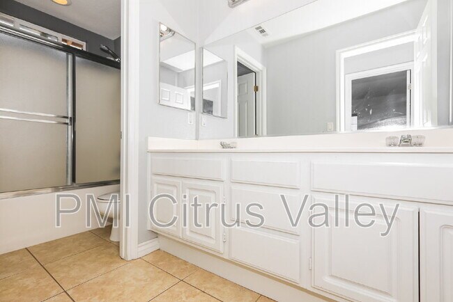Building Photo - 28560 Sunridge Ct