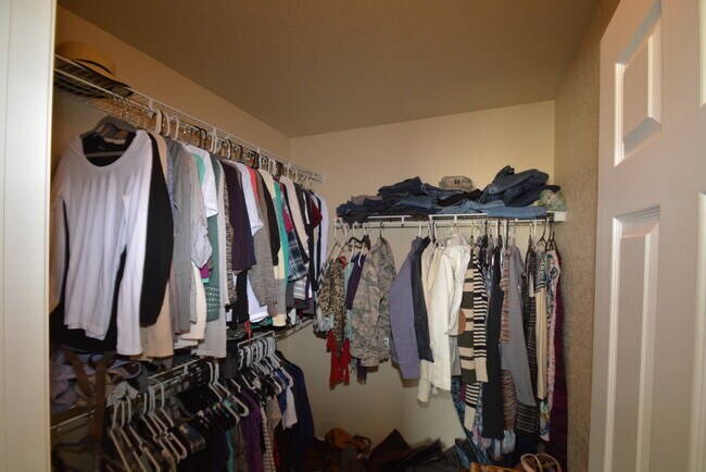 Building Photo - Beautiful 2-story home in D-49 available to move in on 05/01/2026! The owner allows 1 dog up to 7...