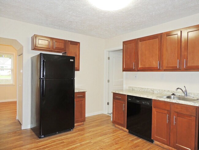 Building Photo - 3 Bed - 1.5 Bath Bungalow for Rent in Eastlake | Enchanting!