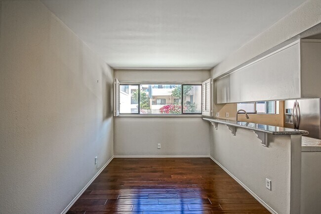 Building Photo - REMODELED, SPACIOUS & BRIGHT OCEAN-FACING CONDO IN BEAUTIFUL COMPLEX PERCHED ABOVE HOLLYWOOD RIVI...