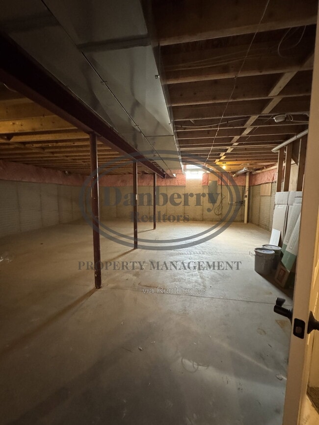 Building Photo - 26741 Woodmont Dr