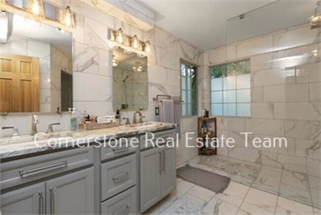 Building Photo - 355 Paisley Dr