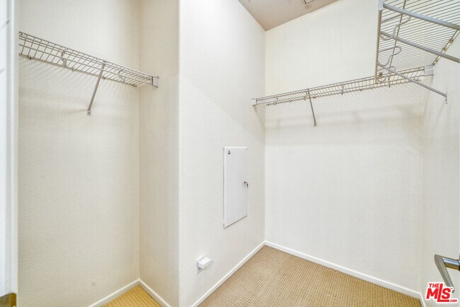 Building Photo - 1133 Jewett Dr