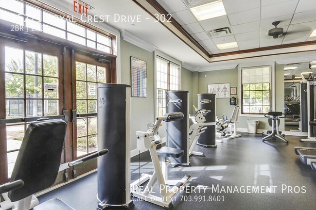 Building Photo - 15221 Royal Crest Dr