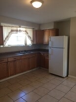 Building Photo - 2350 Lyndell Dr