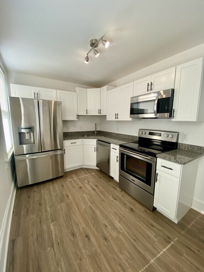Building Photo - Riverview 2 bedroom 1 bath