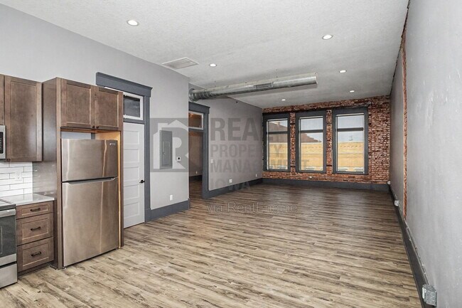 Building Photo - 1214 2nd St