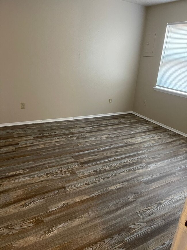 Building Photo - 2 bedroom 1 bath