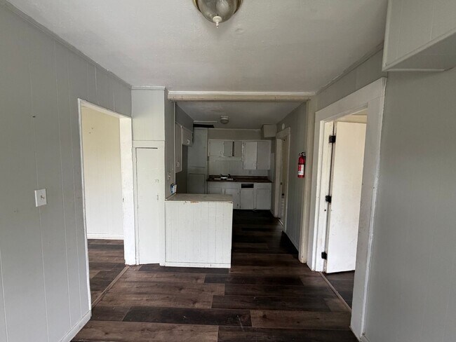 Building Photo - 433 Yarborough St