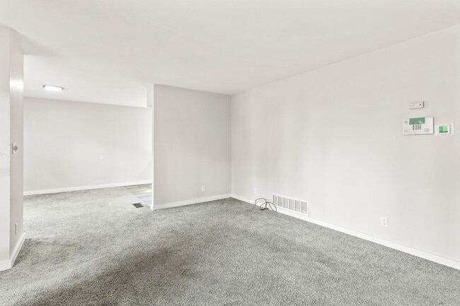 Building Photo - Charming 3- Bedroom Home in Newark