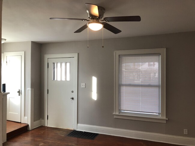 Building Photo - 172 N Roys Ave