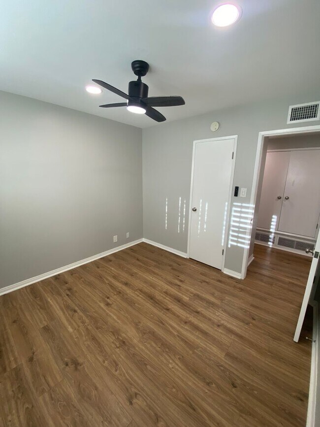 Building Photo - Updated 3 Bedroom Cypress House w/ 2 Car G...