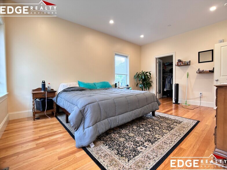 Building Photo - 3 Cufflin St