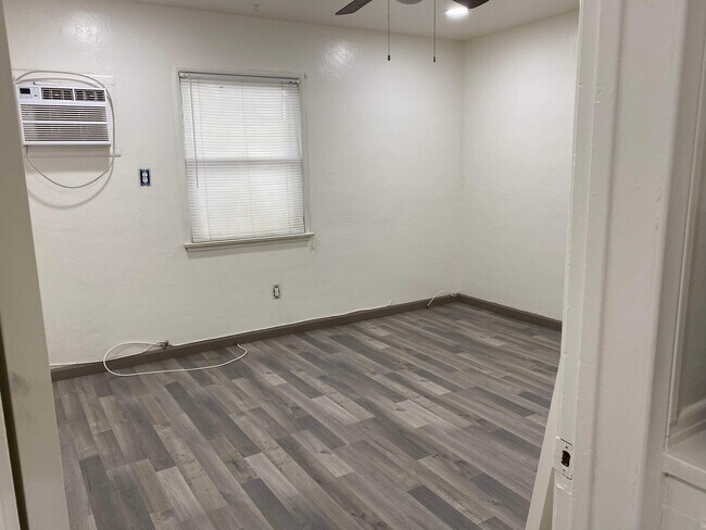 bedroom facing street - 33634 Colorado St