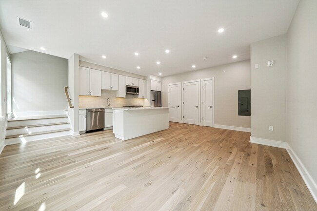 Building Photo - 8 Husted Ln