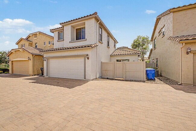 Building Photo - 26616 N Babbling Brook Dr
