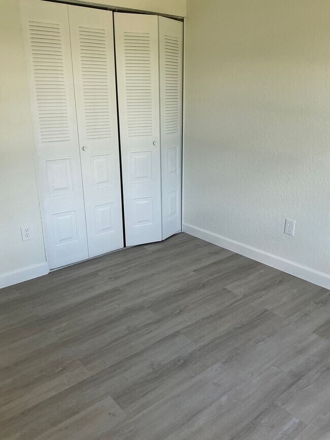 Building Photo - EAST  of U S hwy 1.    Interior  fully ren...