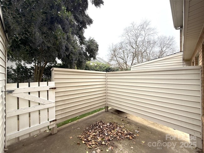 Building Photo - 3722 Park Rd