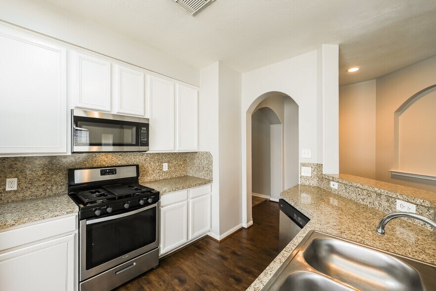 Building Photo - 5139 Chase Park Cir