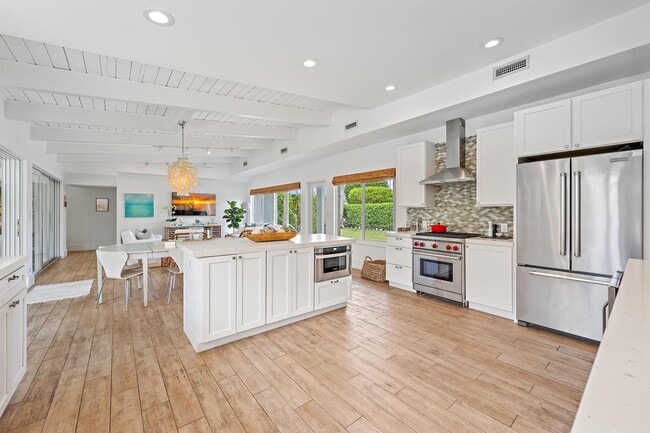 Building Photo - 145 Beacon Ln