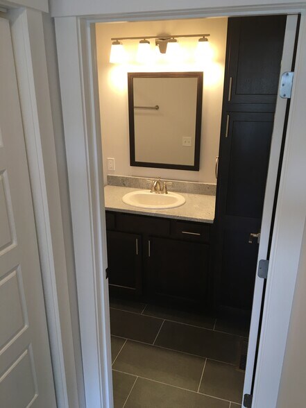 bathroom - 5305 Westmorland Dr
